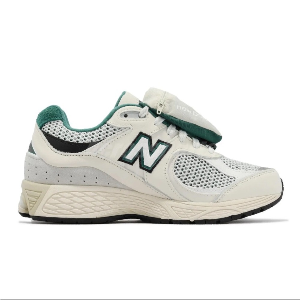 New Balance 2002R NB Ivory White Green Unisex M2002RVD-D